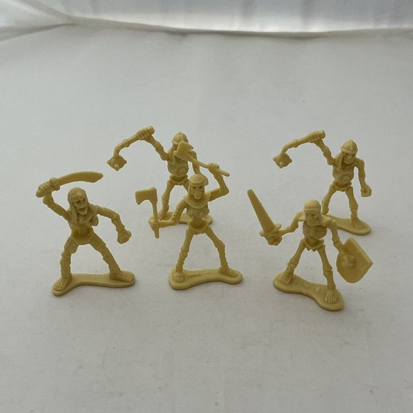Lot Of Five Mini Plastic Battling Skeleton Pirate Figures Toysmith - Picture 1 of 14